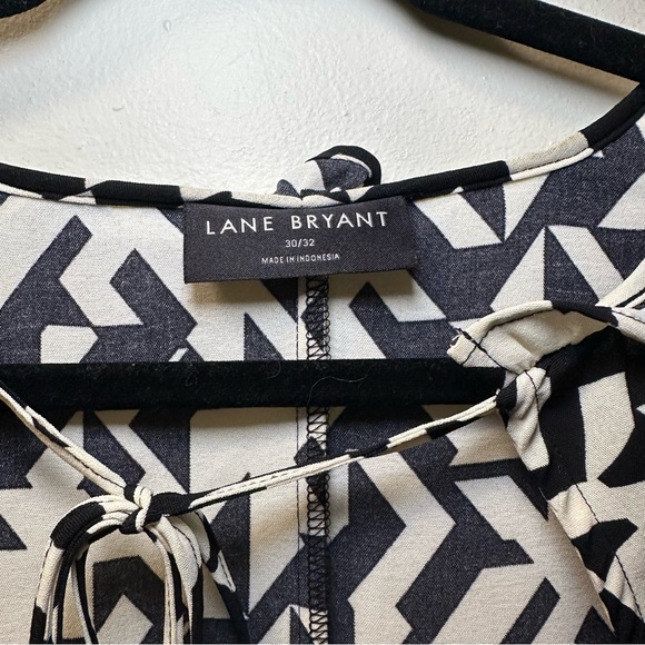 Lane Bryant Women’s Black/White Medium Sleeve Cutout-Neck Blouse Sz 30/32 - Picture 4 of 8